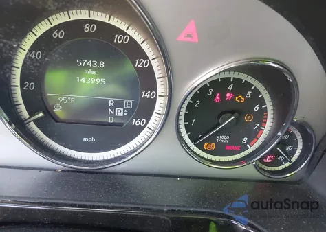 2011 Mercedes-Benz E 350 4Matic z USA, uszkodzony, nr VIN WDDHF8HB5BA339118